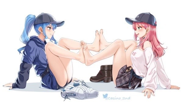 Press your feet onto hers