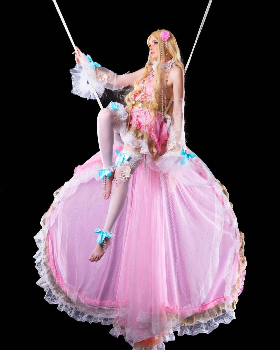 You won the game and now that you managed to free the doll from the collective, you decide to remind her of this situation by making her a living sculpture - reminding her of what is was like to be a doll on the android side.