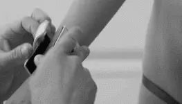 Attache ses mains