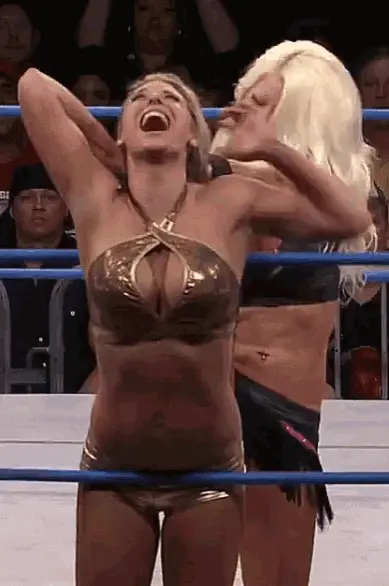 Pull her hair on the ropes