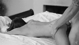 Jouis pendant qu'il te baise par derrière