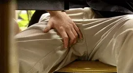 Handjob durch die Hose