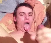 Sperme dans ta propre bouche