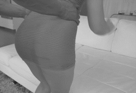 Lift up her skirt