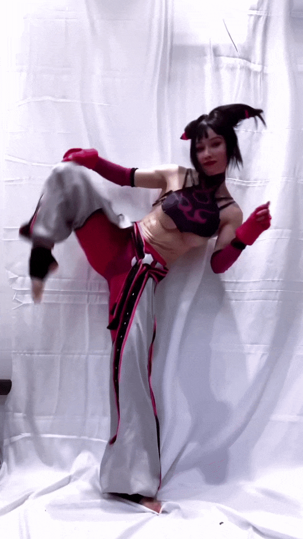 Tease in cosplay