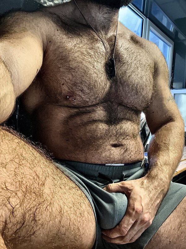 Pose shirtless