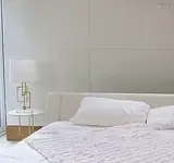 Wirf sie aufs Bett