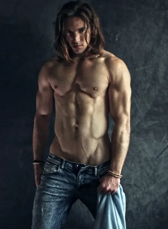 Pose shirtless