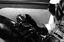 Unterwirf dich ihrem Strap-On